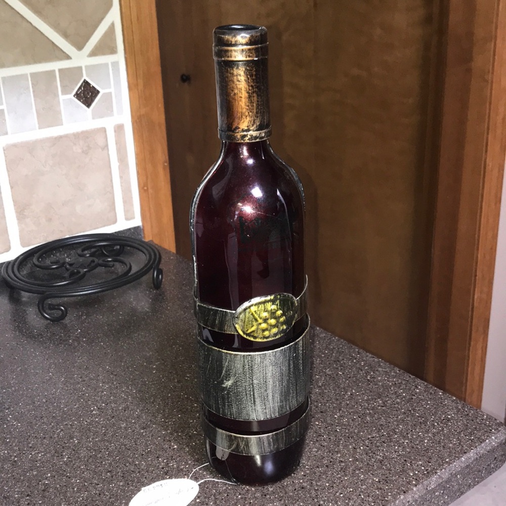 Wine bottle decor. NWT